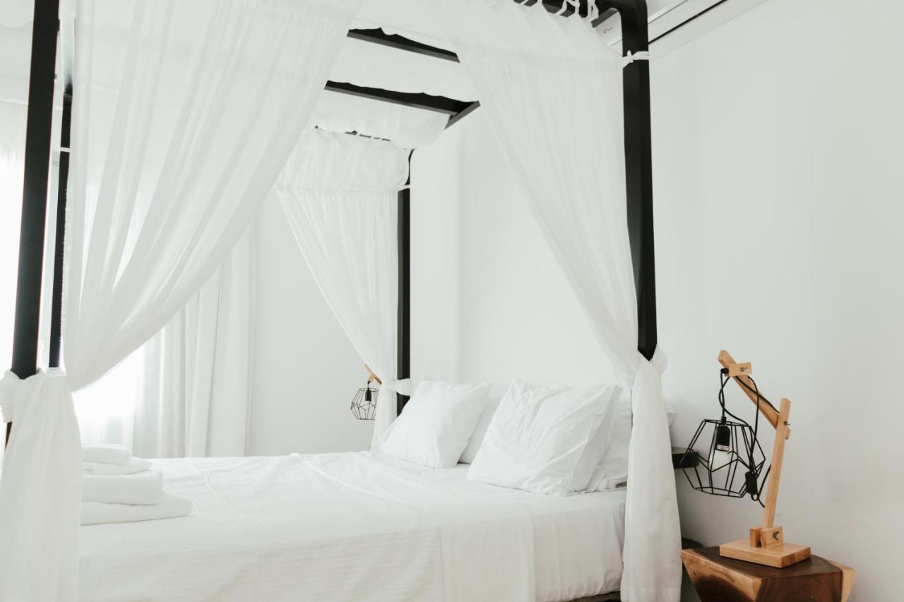 Astro Palace Hotel & Suites Фира Екстериор снимка