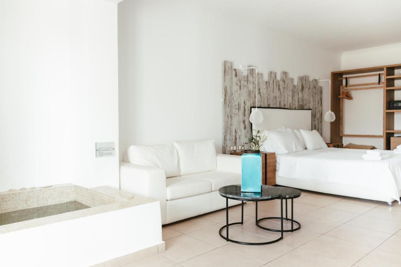 Astro Palace Hotel & Suites Фира Екстериор снимка