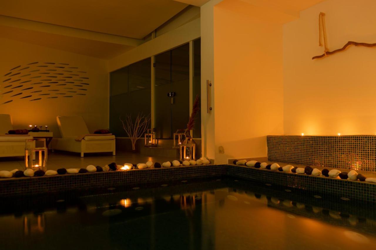 Astro Palace Hotel & Suites Фира Екстериор снимка