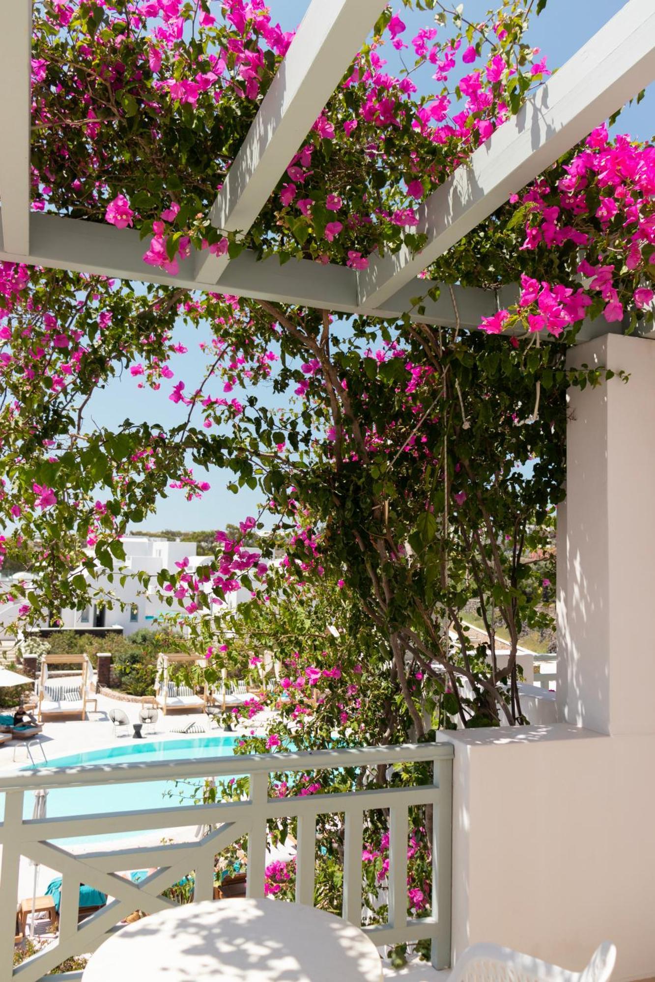 Astro Palace Hotel & Suites Фира Екстериор снимка